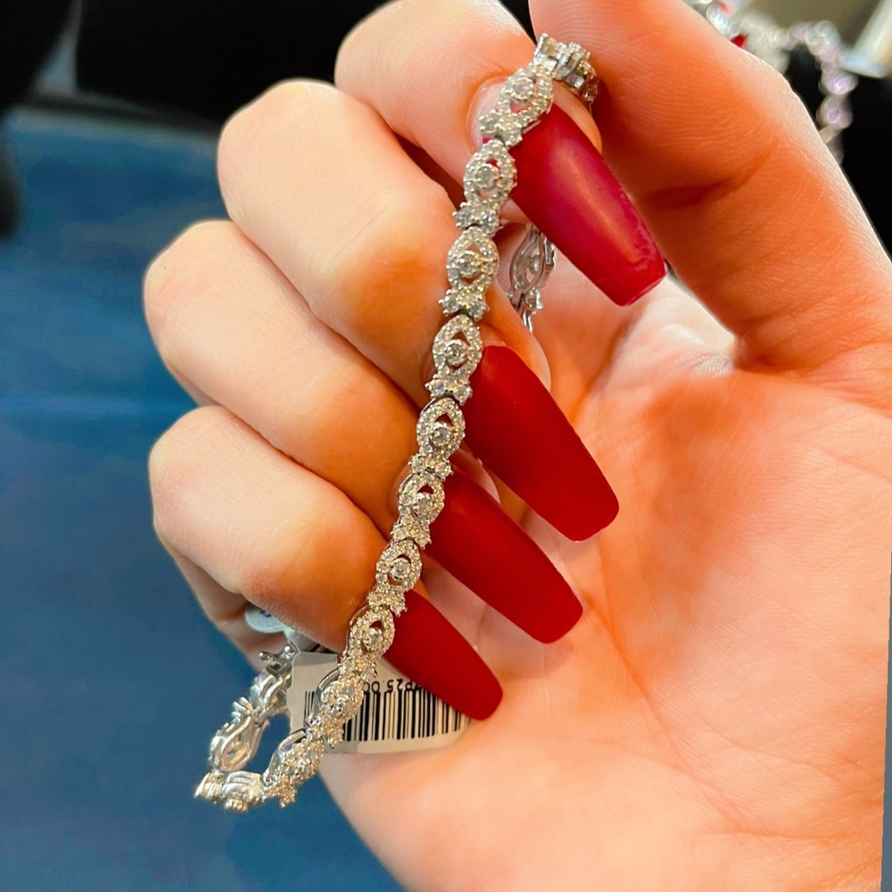 Stunning diamond eye tennis bracelet🤍